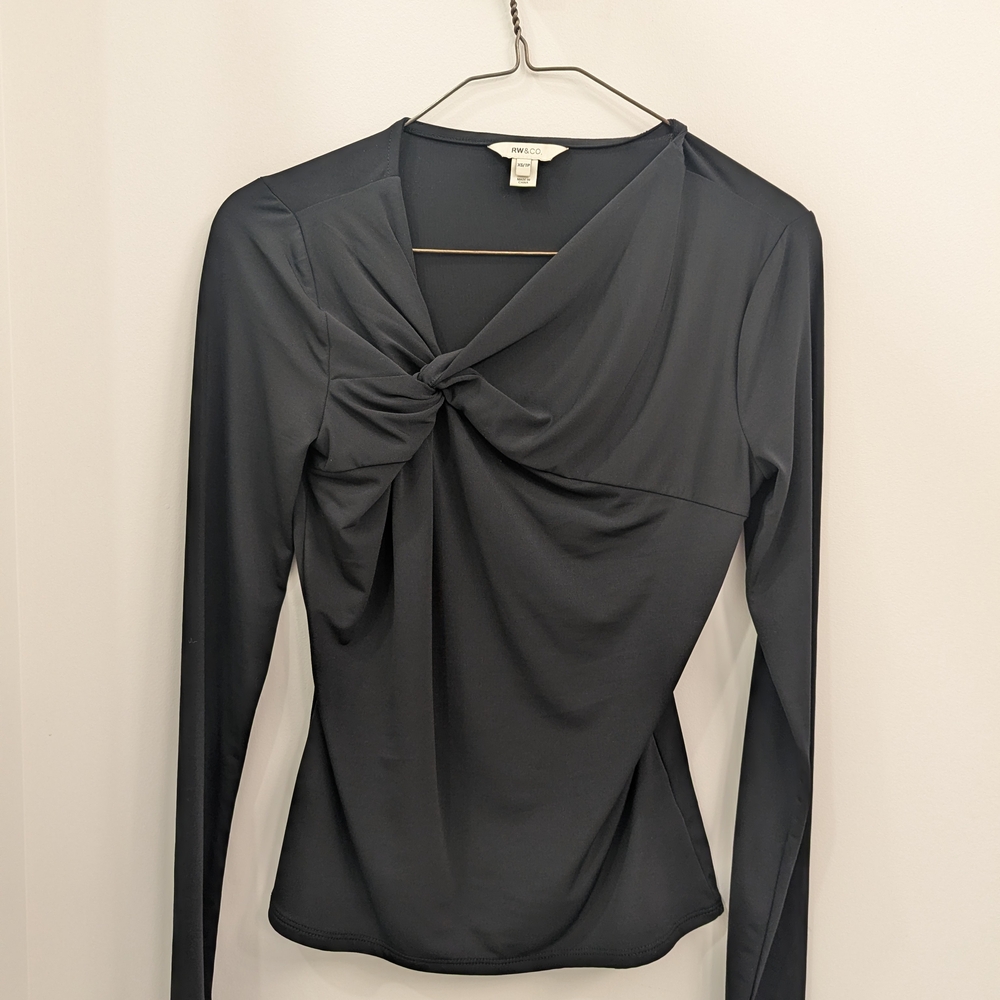 RW&CO. Elegant Black Knot Blouse